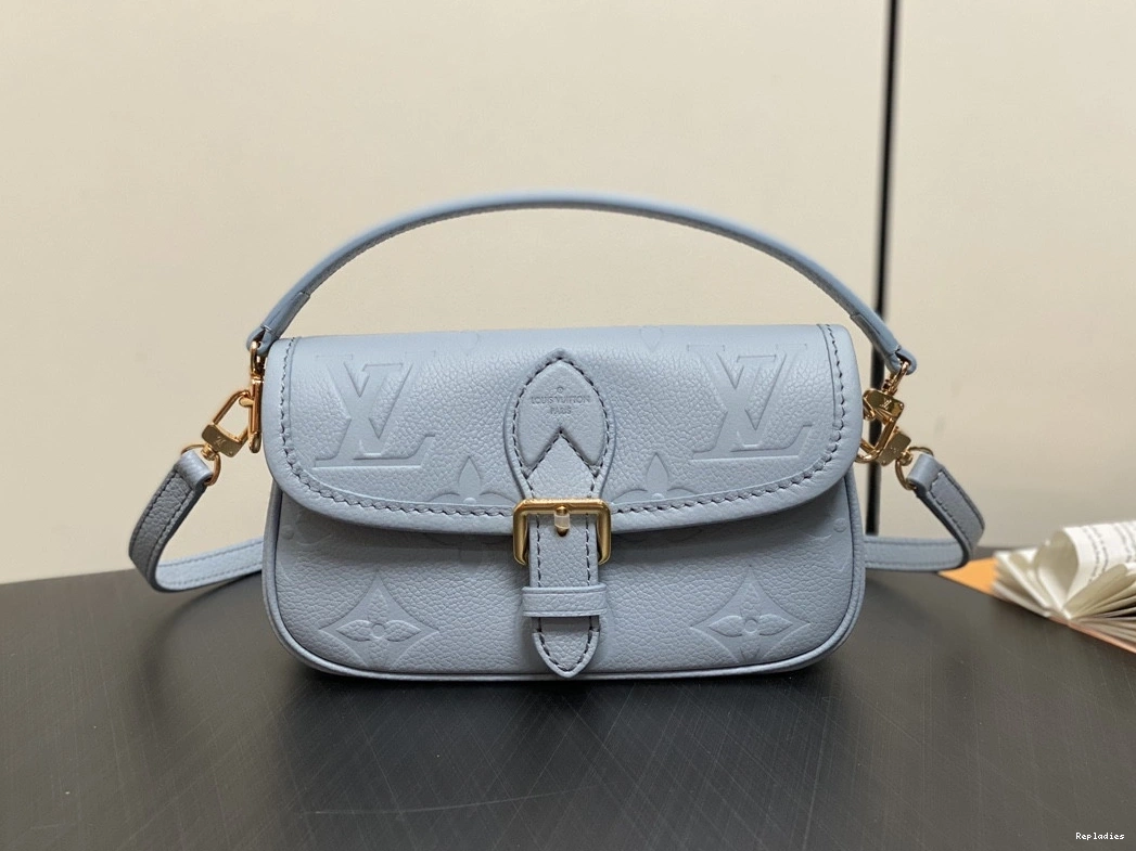 Cheap Nano LOUIS VUITTON Diane-19*10.5*6 CM 0727